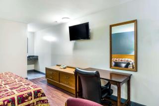 Brentwood Inn Richmond South - 1