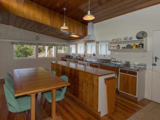 Sixties Cedar Bach - Kuratau Holiday Home - 2