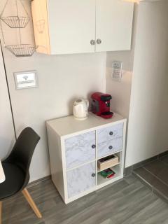 Modernes Zimmer mit Küchenzeile und Bad - Groß Denkte - 4