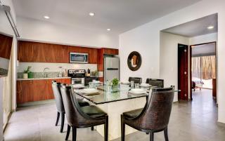 Poolside Bliss Private Terraces with Jacuzzi - 3