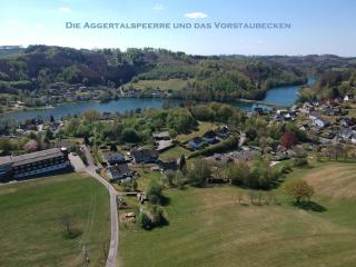 Seeblick-Ferienwohnung "Agger-Blick 1" mit großer Terrasse, kostenlosen E-Bikes, Sauna & Kajak - 2