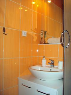 Apartments Green & Orange - 9