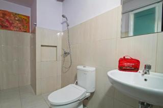 RedDoorz Plus @ Guntur Raya Setiabudi - 2