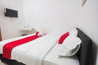 RedDoorz near Plaza Araya Malang - 2
