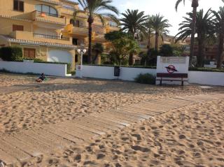 Urbanizacion primera línea de playa - Denia - 2