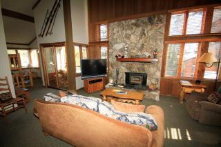 Mountainback 63 Loft Den - 2