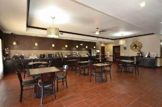 Best Western Plus Classic Inn and Suites - Center - 5