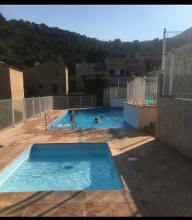 CAVALAIRE vue MER au loin MAISONNETTE TOUT ÉQUIPÉE POUR 4 PERSONNES AVEC PISCINE CLIM WIFI VÉLOS TV BARBECUES - Cavalaire-sur-Mer - 8