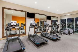 La Quinta Inn & Suites by Wyndham Kansas City Beacon Hill - Kansas City - 1