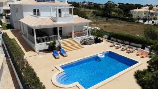 Sunset Villa by Laranjal Rentals - Olhos de Água - 9