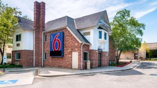 Motel 6-Arlington Heights, IL - Chicago North Central - Arlington Heights - 9