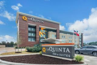 La Quinta Inn and Suites by Wyndham Houston Spring South - 8