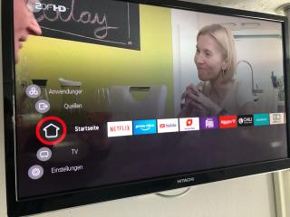 Modernes Zimmer mit Küchenzeile und Bad - 3