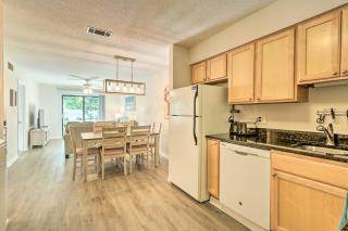 Steps to Sand Hilton Head Island Condo with Pool - Île de Hilton-Head - 5