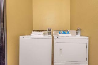 Days Inn by Wyndham Rockdale Texas - Rockdale - 1
