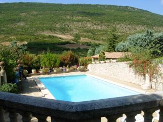 Charmante maison de vacances à La Roche-sur-le-Buis avec piscine - 0