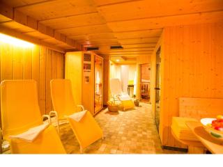 Gästehaus Schusser an der Therme, Frühstück, Doppelzimmer und Ferienwohnung - 1