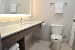 Holiday Inn Express & Suites Batesville by IHG - 2