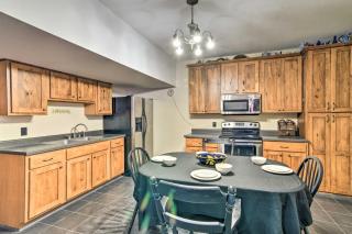 Raccoon River Retreat Indoor Pool and Outdoor Fun! - Adel - 6