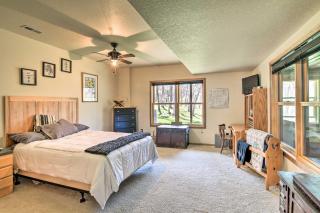 Raccoon River Retreat Indoor Pool and Outdoor Fun! - Adel - 2