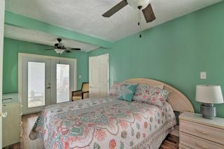 Sunny St. Pete Cottage ~ 1 Mi to Tropicana Field! - 1