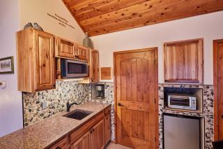 Cozy Schroeder Studio with Deck on Lake Superior - Schroeder - 5