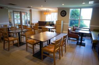 Country Inn & Suites by Radisson, Burlington Elon , NC - Burlington - 1