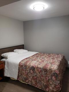 Parkrose Inn and Suites - 0