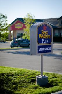Best Western Plus Winnipeg West - 2
