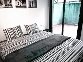 Urban Manesa city center apartment with private patio - 6