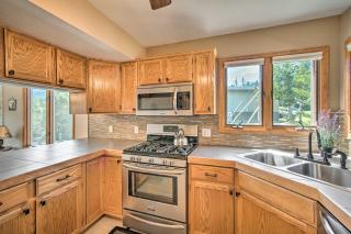 Fireplace and Mtn Views Estes Park Home with Deck! - 9