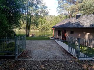 Urokliwy Domek nad Brzegiem Jeziora - Lubiatów - 1