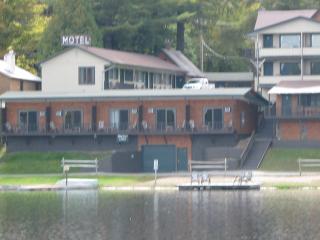 Pine Knoll Hotel Lakeside Lodge & Cabin - Old Forge - 6