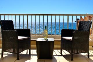 Sunny Ocean View Apartment - 4