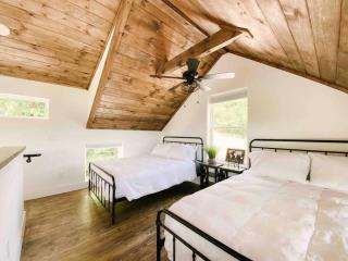 Cozy Smoky Mountain Tiny House - 5