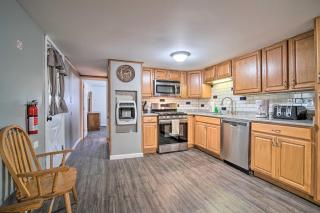 Rustic and Modern Russell Cabin with Grill and Deck - Russell - 9