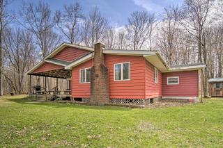 Rustic and Modern Russell Cabin with Grill and Deck - Russell - 8