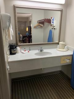 Days Inn by Wyndham Ocean Springs - Ocean Springs - 1
