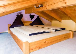 Ferienhaus Hexenschlummer - Schlafzimmer und romantischer Schlafboden - Thale - 3