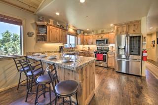 The Bears Den Cabin 8 Mi to Snow Summit! - 2