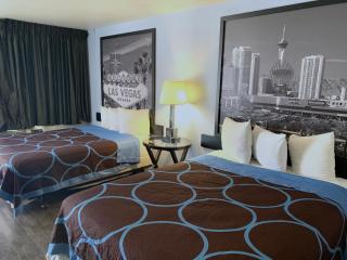 Super 8 by Wyndham Las Vegas North Strip/Fremont St. Area - Las Vegas - 1