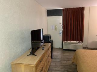 Super Inn - Tillmans Corner - 3