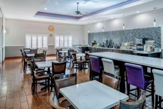 La Quinta by Wyndham Alamo-McAllen East - Alamo - 3