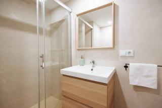 Hostly Sol 2bdr flat with patio in Seville center - 2