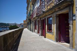 Muralha da Barca Apartamentos RNAL nº13939 Al,5848 Al, 6419 AL-Chamada para a rede móvel nacional - Porto - 1