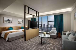 Ramada by Wyndham Luoyang Downtown - 1