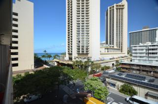 Sea Shore 75 Steps from Waikiki Beach and Sleeps 1 - 3! - Honolulu - 3