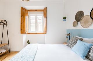 Feel Home in this Stunning Renovated Nest in Graça - 1