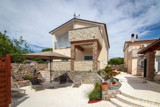 Holiday - Therapy - 9