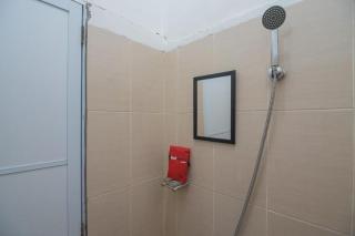 RedDoorz near Hang Nadim Batam Airport - 4